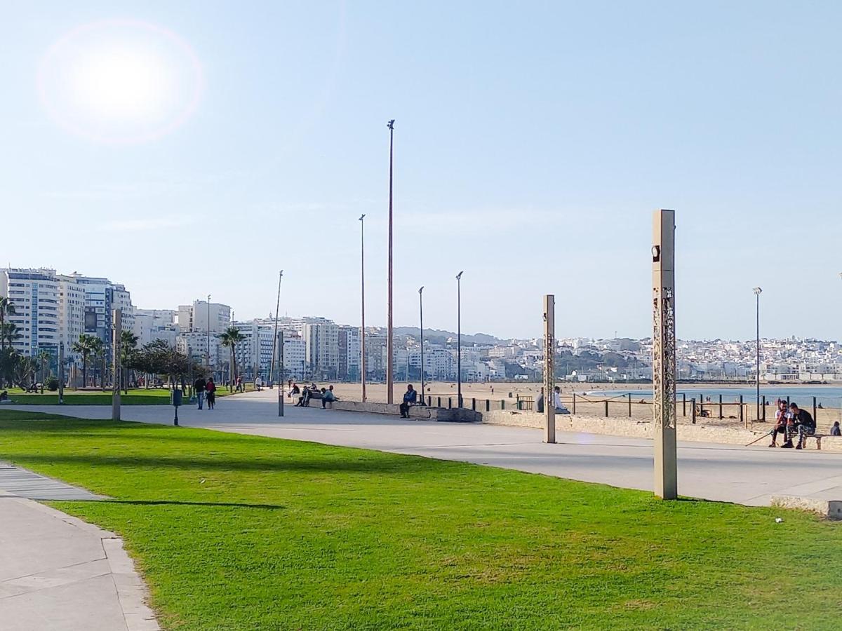 Amazing Appartement Au Centre Ville En Face Hilton & Gare Train De Tgv De Tanger מראה חיצוני תמונה