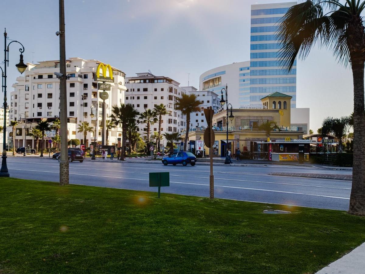 Amazing Appartement Au Centre Ville En Face Hilton & Gare Train De Tgv De Tanger מראה חיצוני תמונה